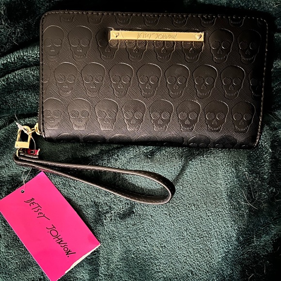 Betsey Johnson Handbags - ✨SALE!✨ Betsey Johnson Embossed Skull Wristlet Wallet